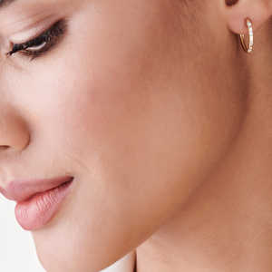 14K oro sólido delicado 0,12 Ct diamante Huggie pendientes de aro joyería fina lujo minimalista Micro Pave ajuste aro mujeres pendientes - Product Image 5