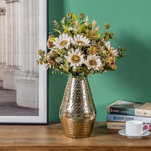 Florero de metal de calidad premium con patrones únicos, ideal para decoración del hogar al mejor precio - Product Image 5