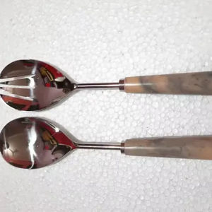 ชุดช้อนสลัดโลหะขัดเงา ด้ามเรซิ่น ช้อนสลัดและช้อนเสิร์ฟ ทำด้วยมือ อุปกรณ์ครัวสำหรับโรงแรม บ้าน และร้านอาหาร - Product Image 1