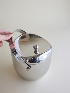 Modern Stainless Steel <b>Ice</b> <b>Bucket</b> <b>with</b> <b>Lid</b> and Handle Sleek Curved Design Polished Finish for Elegant Home Bar Entertaining - Product Image 3