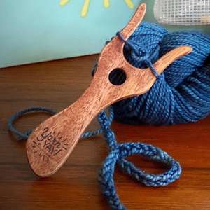 Fourche à tricoter de qualité export, fabriquée en bois de qualité supérieure. Conçu pour les commandes en gros, les marques privées et les marchés artisanaux mondiaux - Product Image 2