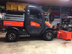 รถอเนกประสงค์ Kubota RTV X1100C UT4x4 รถแทรกเตอร์สำหรับฟาร์ม รถกอล์ฟ รถอเนกประสงค์ 4 ที่นั่ง พร้อมกระบะบรรทุก และอุปกรณ์ไถหิมะ - Product Image 1
