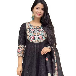Meilleures ventes Nouvelle robe de soirée de créateur en georgette avec dupatta d'Inde au prix de gros - Product Image 1