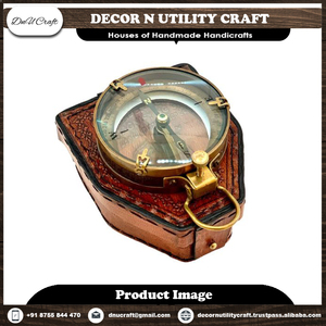 Embrassez la tradition avec notre boussole nautique vintage en laiton plaqué or, ornement rond personnalisé antique pour offrir en cadeau - Product Image 3
