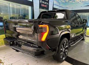 2025 S-i-e-r-r-a E V Denali Crew Cab Extended Range e4WD, Caja de Cambios Automática, Título Limpio, Sin Accidentes, con Bajo Kilometraje - Product Image 3