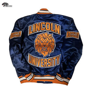 Chaqueta de hombre de estilo de calle Premium acolchada con diamantes de colores personalizados con logotipos de chenilla y bordado para el invierno - Product Image 4