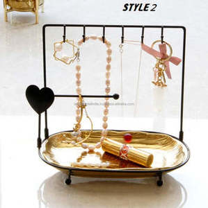 Support de collier en métal fait à la main avec fini enduit de poudre noire parfait pour l'affichage de bijoux et l'organisateur de bijoux d'accessoires - Product Image 2