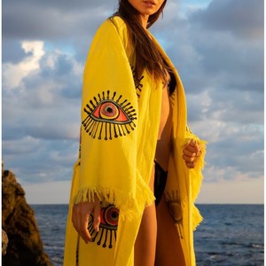 Kimono long pour femme, design fluide et doux, offrant une coupe décontractée, une sensation respirante et un style polyvalent pour les tenues contemporaines - Product Image 2