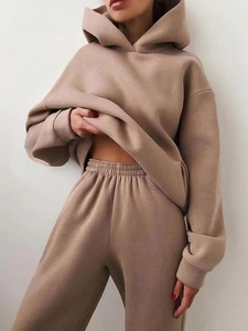 2025 nouveau ensemble 2 pièces pour femmes sweat à capuche surdimensionné et joggeurs survêtement blanc à épaules tombantes avec motif solide brodé - Product Image 4
