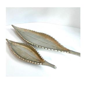 Plateau de service polyvalent en fonte d'aluminium avec bord haut et design équilibré, idéal pour les chefs à domicile et les hôtes - Product Image 4