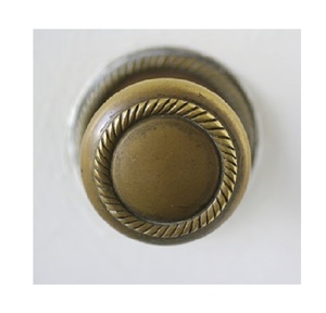 Bouton de porte en laiton Design classique charme intemporel Durable pour la décoration intérieure pour tiroir cuisine salle de bain hôtel école centre commercial Application - Product Image 5