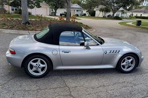 BMW Z3 1.9i Roadster de 1997, Usado, Sin Reserva, 1 Dueño, Kit de Supercargador, Transmisión Manual de 5 Velocidades, Color Plata Ártico Metálico - Product Image 3