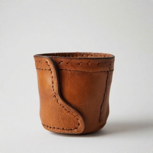 Maceta de cuero cosida a mano en miniatura con acabado de grano natural, perfecta para exhibición suculenta de mesa o estilo de acento en el espacio de trabajo - Product Image 5