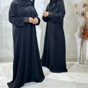 Ropa musulmana tradicional modesta elegante para mujer, tamaño XXL, diseño de botón informal bordado a mano para adultos, hecho a mano - Product Image 1