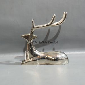 Derniers designs de statue artistique de renne rose clair avec un look contemporain Superbe pièce maîtresse de Noël pour les intérieurs de maison - Product Image 2