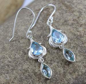 Boucles d'oreilles pendantes élégantes en argent sterling 925 avec pierre précieuse topaze bleue, fabrication artisanale, bijoux fins pour femmes, exportateur de bijoux de mode - Product Image 1