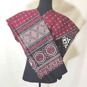Écharpe inspirée des écharpes Ajrak brodées à la main de qualité supérieure avec détail de la main Option légère et fluide pour un look moderne - Product Image 2