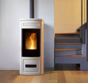 2024 Premium Hydro Poêle à granulés de bois Chauffage en fer à haute efficacité pour usage commercial domestique autoportant pour les repas en plein air Villa - Product Image 4