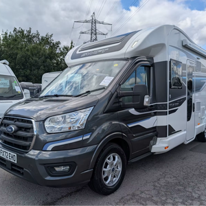 Camping-car automatique Swift Voyager 694 entièrement équipé pour les voyages sur route, avec réfrigérateur pour le camping et les déplacements. - Product Image 1