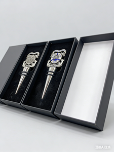 Juego de Tapones de Vino Metálicos Náuticos Premium – Regalo Personalizable para Amantes del Vino |   Tapones para Botellas de Vino de Aleación de Zinc con Caja de Regalo - Product Image 5