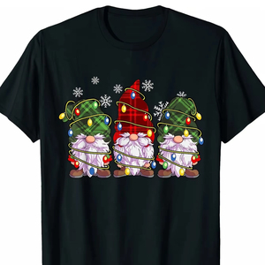 เสื้อยืดคริสต์มาสสำหรับผู้ชายและผู้หญิง ลายกวางบัฟฟาโลสามตัว หมวกสีแดง ผ้าสีดำ สำหรับงานปาร์ตี้วันหยุด-มีโลโก้ด้านหน้า - Product Image 1