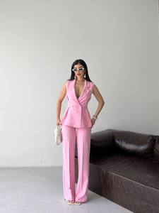 Ensemble de costume rose pour femme, blazer sans manches avec boutons, pantalon long, tenue de cérémonie, style printemps, col cranté, tissu satiné - Product Image 5