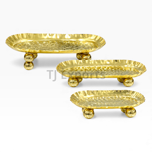 Plateau de service décoratif en or martelé avec pieds ronds en métal pour un présentoir de chocolat de luxe - Product Image 3