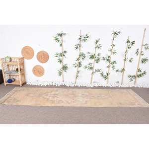 Alfombra de lana Vintage Alfombra de felpa clásica beige y rosa Diseño de retales rectangular hecho a mano para sala de estar (3x10,7 pies) - Product Image 1