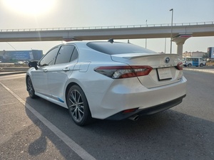 Yotta Camry hybride essence d'occasion, berline 2021, transmission intégrale, sièges en cuir, ACC - Product Image 4