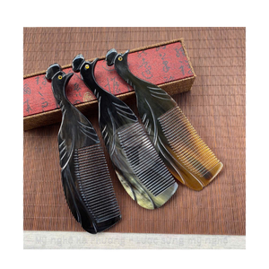 Peigne en corne poli de qualité supérieure pour un démêlage en douceur, des avantages anti-frisottis, un contact confortable du cuir chevelu et une nutrition capillaire à long terme - Product Image 1