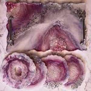 Plateau de service en résine solide fait à la main de qualité supérieure avec poignées faciles à saisir et conception de base plate pour la cuisine et la table - Product Image 1