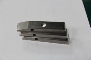 Machine d'électroérosion à fil de précision CNC capable de travailler avec de l'acier inoxydable fabriqué au Vietnam - Product Image 3