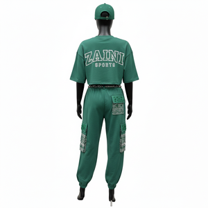 Ensemble femme : tee-shirt court en molleton de coton et polyester 240 GSM de haute qualité et pantalon cargo vert foncé avec logo brodé en strass - Product Image 3