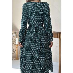 Vestido Verde Estampado con Cintura Natural, Transpirable y con Detalle Drapeado, Venta al Por Mayor - Product Image 1