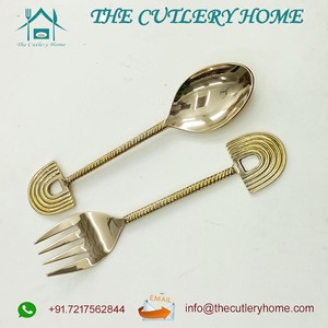 Juego de cubiertos Exportador de juego de ensalada de oro con mango de arcoíris de latón de alta calidad disponible para compradores a granel - Product Image 3