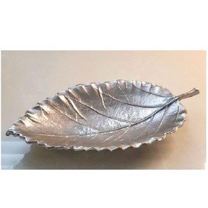 Vaisselle de qualité luxueuse, plats de service modernes en forme de feuille, en vrac, design vintage, plat et plateau en aluminium massif - Product Image 6