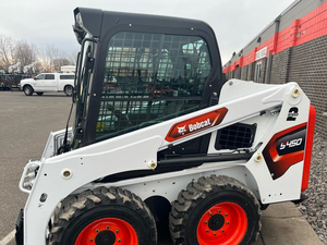 Chargeur sur chenilles compact Bobcat S450 Skid Steer assez usagé disponible à la vente à des prix très bas - Product Image 3