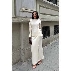 Conjunto de Punto Transpirable Darcy 9969, Compuesto por Falda y Blusa de Punto en Tela Cómoda - Product Image 2