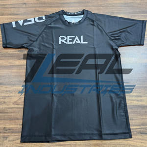 MMA เสื้อแรชการ์ดพิมพ์ซับลิเมชันกำหนดเอง240ป้องกันอัลทวอยเลต์ GSM การบีบอัดการต่อสู้แบบผดผื่น BJJ ผลิตในปากีสถาน - Product Image 1