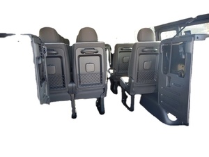 SUV Ultra-Lujo de 7 Plazas con Asientos de Tela R18, Motor Turbo de Gasolina de Más de 4L, Automático, Volante a la Izquierda, para Transporte de Pasajeros - Product Image 4