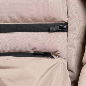 Chaqueta de poliéster para hombre con espalda ventilada y propiedades de absorción de humedad para uso activo - Product Image 6