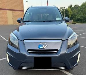 Sedán Eléctrico 2014 con Tracción en las Cuatro Ruedas, Motor Doble, Batería de Litio, Neumáticos R18, Asientos de Cuero, Cámara Trasera, Techo Panorámico, Faros LED - Product Image 1