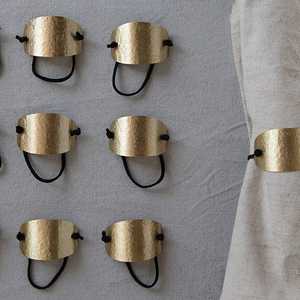 Anneaux de serviette en forme de fleur en métal personnalisés stockés couleur personnalisée design moderne de luxe pour les événements de fête de mariage et Noël - Product Image 4