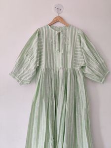 Robe midi imprimée à la main pour l'été, coupe ample avec taille naturelle, col profond et fermeture à cordon, mini robe à rayures - Product Image 6