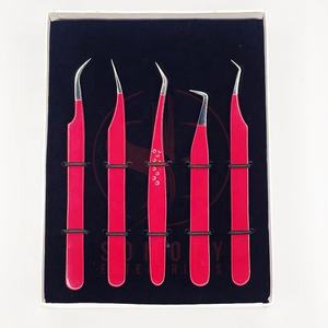 Pinzas de pestañas de grados personalizados al por mayor punta de fibra roja herramientas de belleza de acero inoxidable para extensión de pestañas - Product Image 1