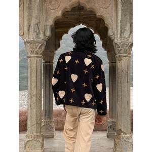 Veste en velours Kantha avec broderie de cœurs, 100% coton, design patchwork inspiré de Pinterest - Product Image 2