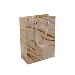 ถุงกระดาษบรรจุของขวัญทำด้วยมือด้ามจับยาวออกแบบโลโก้ได้ตามต้องการ - Product Image 1