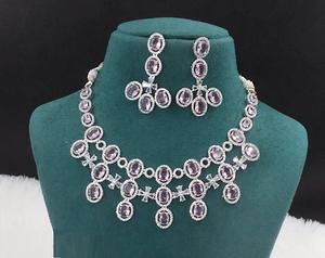 Ensemble de bijoux design pour femmes de qualité exportée Collier en pierre AD de style classique avec finition en zircon de l'Inde en laiton - Product Image 2