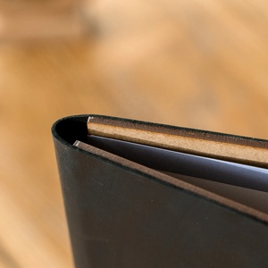 DIVRIS DRL-225 Porte-menu en bois en gros avec pages rechargeables, couverture de menu en cuir marron clair, reliure à bords en bois - Product Image 6