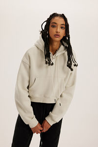 บริการ OEM/ODM เสื้อฮู้ดพิมพ์ลายคุณภาพสูง เสื้อฮู้ดผู้หญิงผ้าฟลีซสำหรับฤดูหนาว แขนยาว สีตามสั่ง - Product Image 4